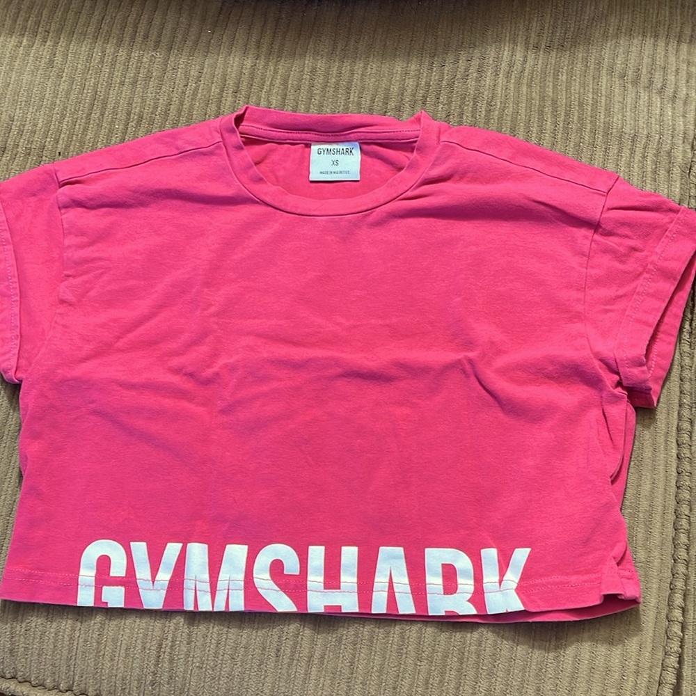 XS Pink Gym Shark Cropped Shirt